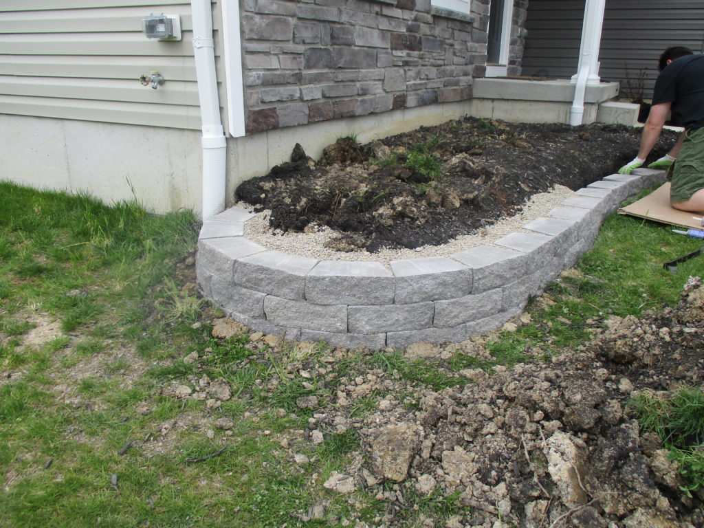 building a retaining wall foundation