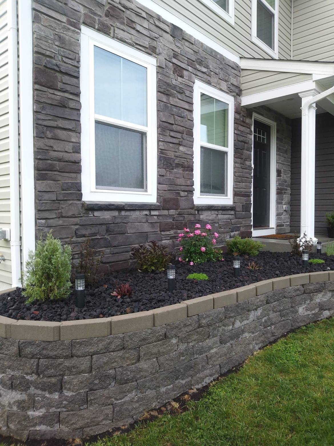 Landscaping Ideas For Front Of House (Our Finished Yard Transformation ...