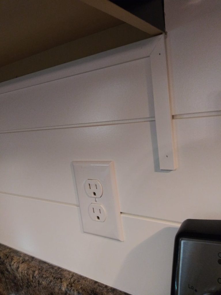 trim peice shiplap backsplash with brackets/ corbels