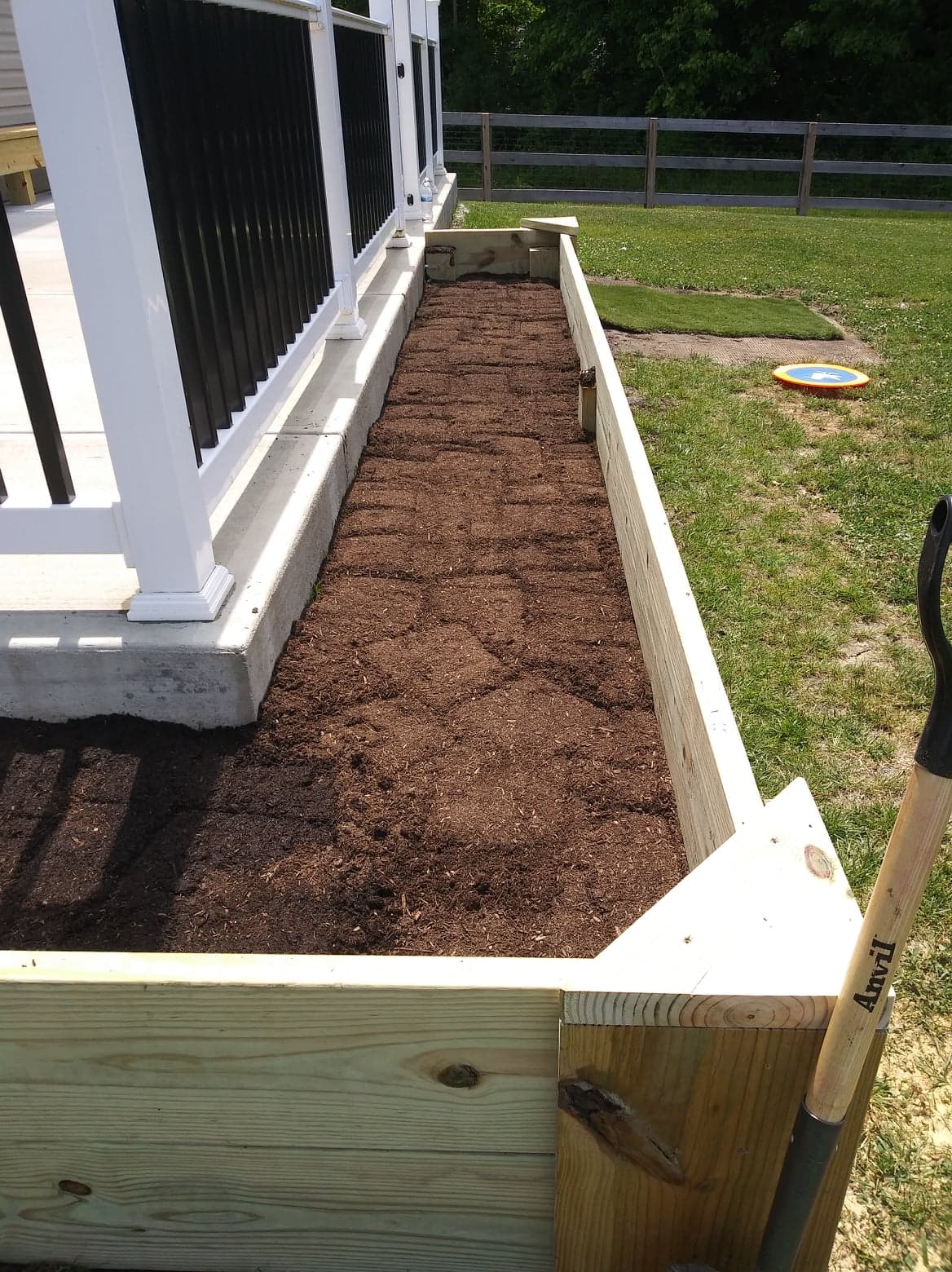 Raised Wooden Garden Beds (How To Build Them Around Your Patio) - DIY ...