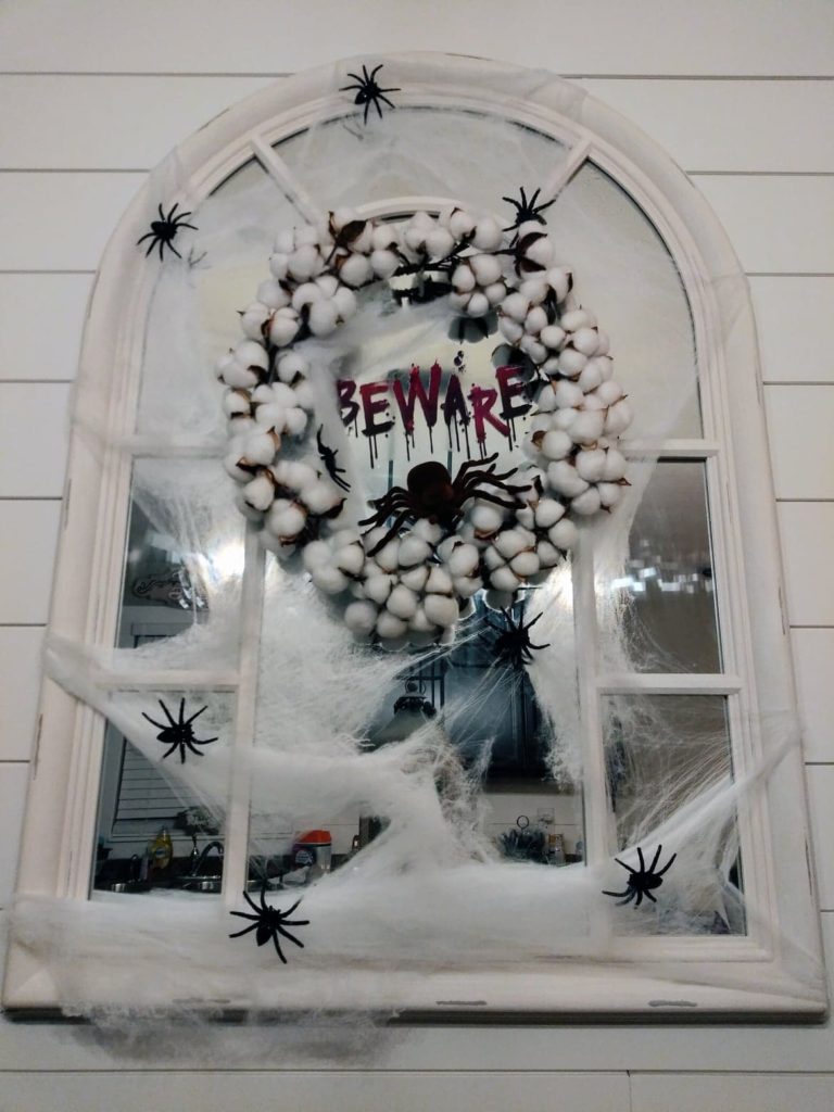 halloween mirror decorations to make a creepy mirror