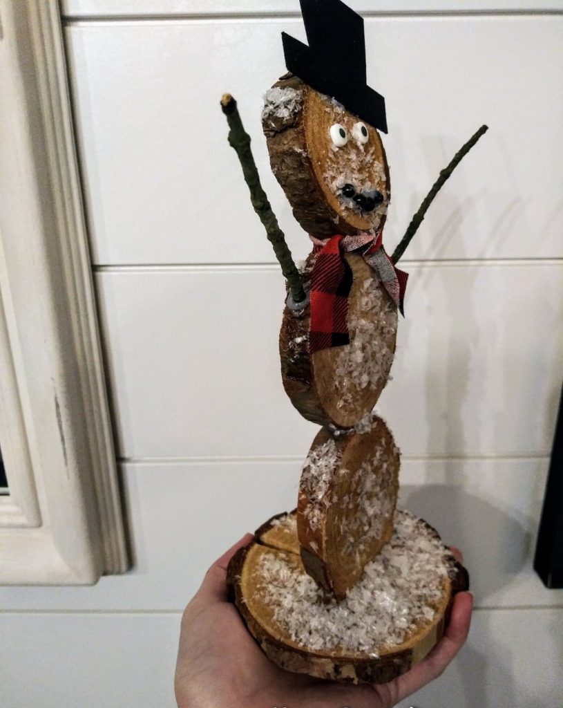 diy wood slice tabletop snowman