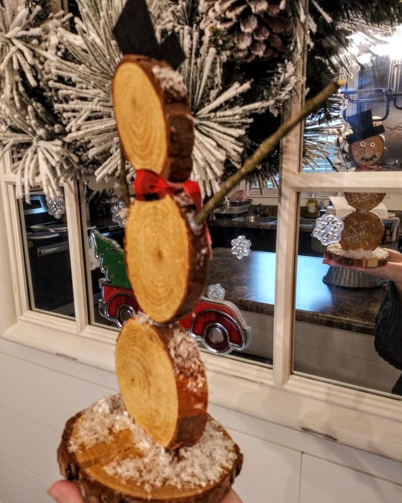 how to make a wood slice snowman