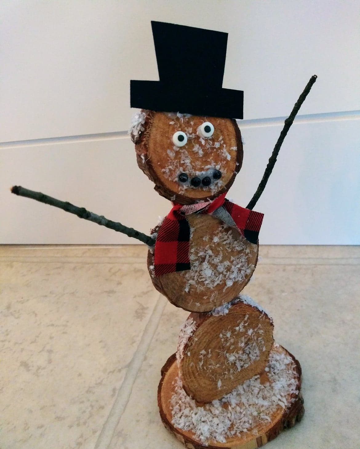 wood-slice-snowman-a-craft-you-can-do-with-the-kids-diy-couple-blog