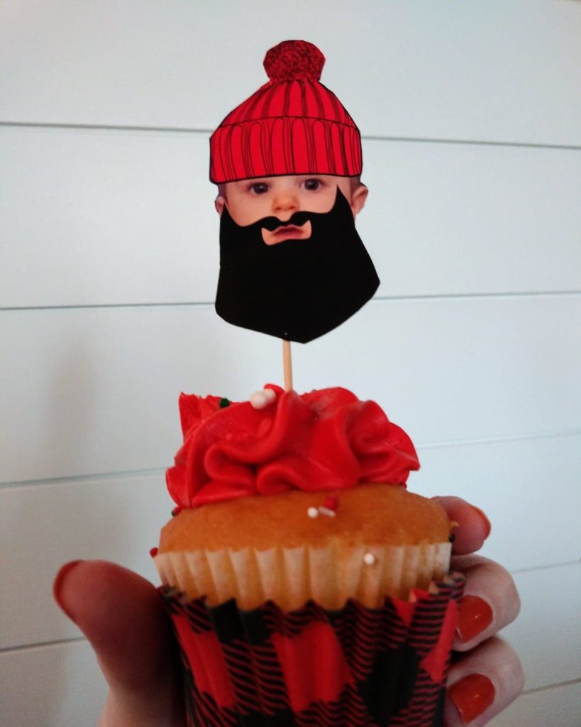 such a cute photo on a cupcake!