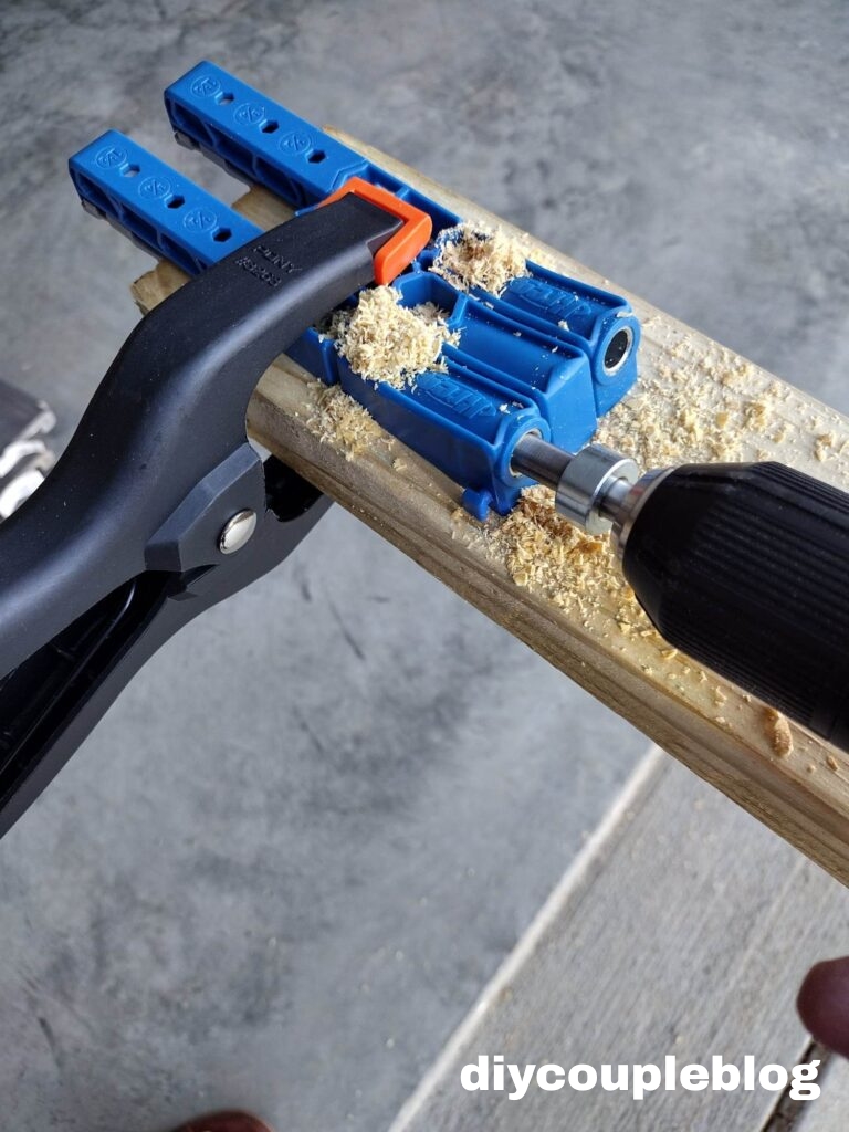 using a kreg jig to make pocket holes for frame