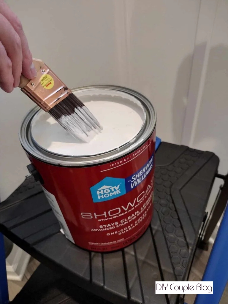 gallon of HGTV home paint in the color "snowbound"