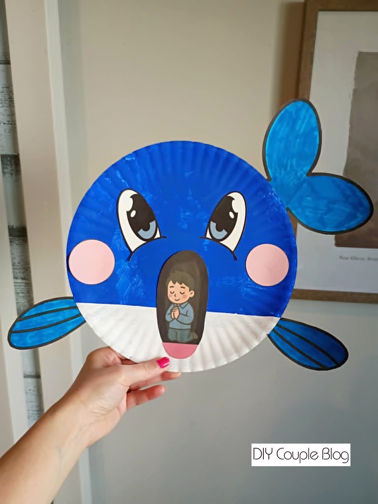 blue paper plate craft that recreates the story of Jonah and whale 