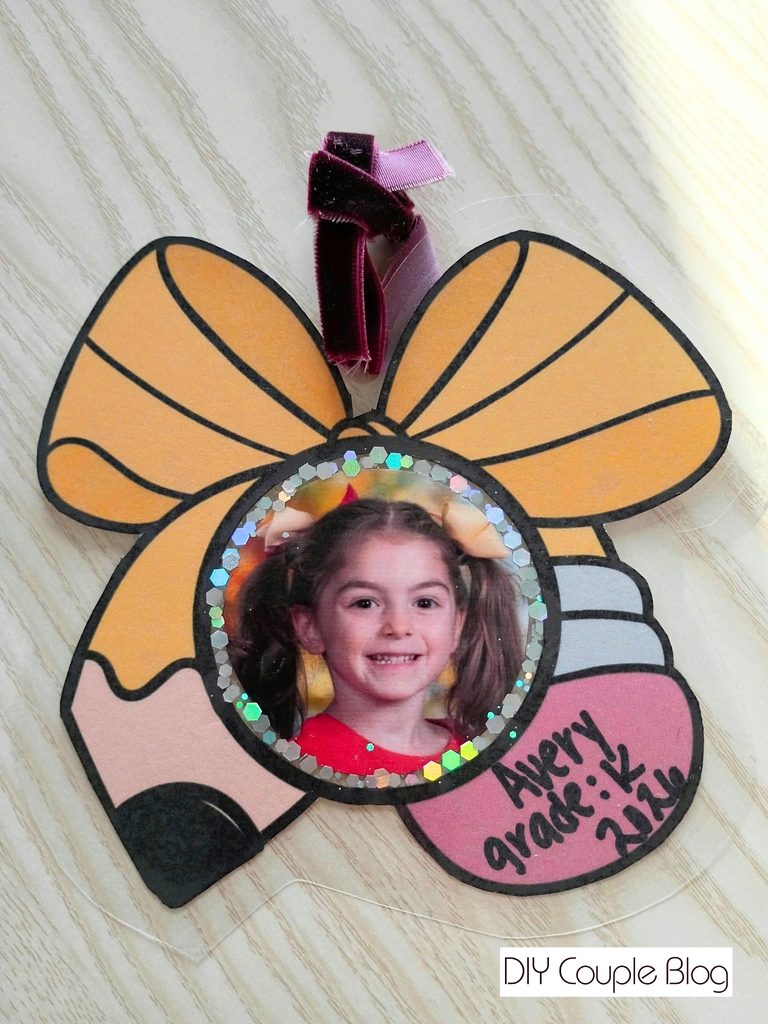 christmas ornament print outs to hang on your tree!